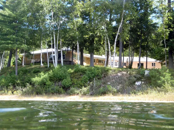 7888 W Island Lake Rd, Manistique, MI 49854
