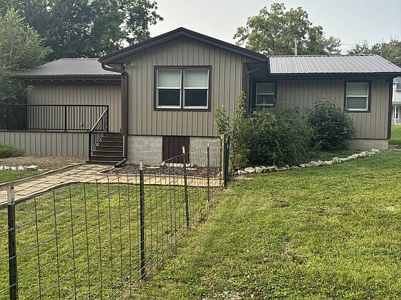 2nd image of 325 W 3rd St