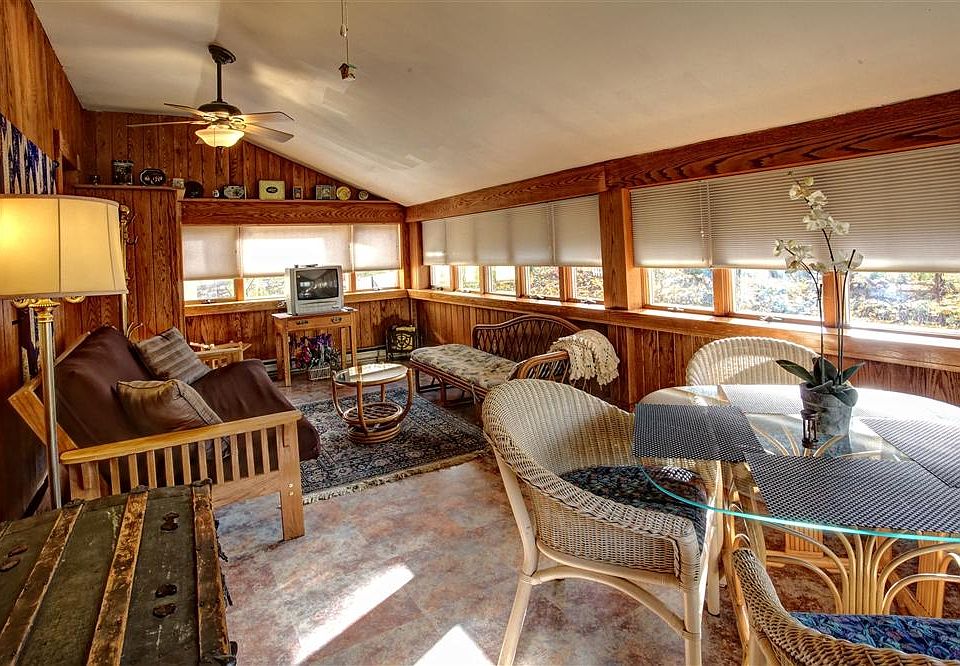 Enjoy dinner in the sunroom with a lovely garden view!