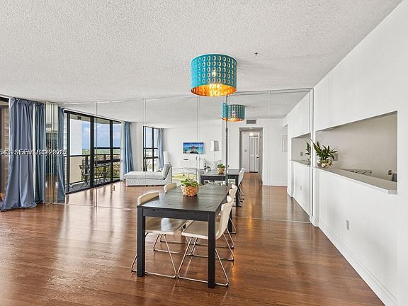5th image of 600 NE 36th St APT 1810