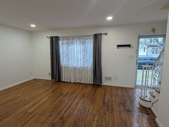 2nd image of 1409 Sunnyfield Dr