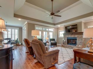 520 Country Club Dr, Dickson, TN 37055