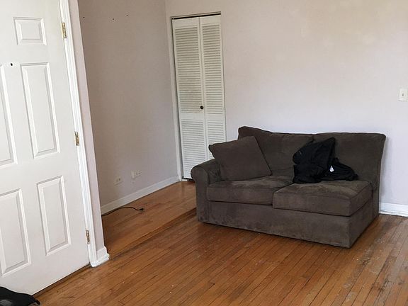 5th image of 2246 W Warren Blvd #1
