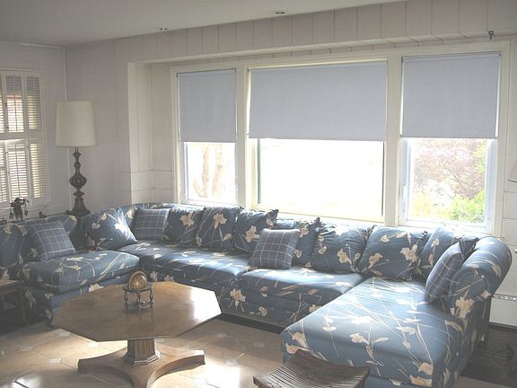 Spacious living room