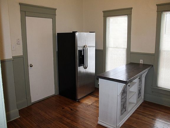 5th image of 506 E Britain Ave
