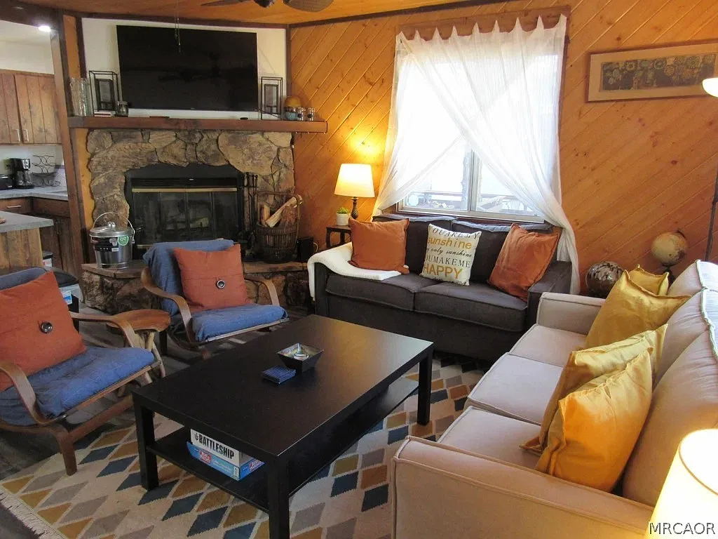2 bed, 1.0 bath, 708 sqft, $1,900 — Photo 4