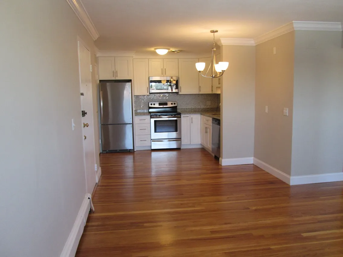 2 bed, 685 sqft, $2,600 — Photo 2