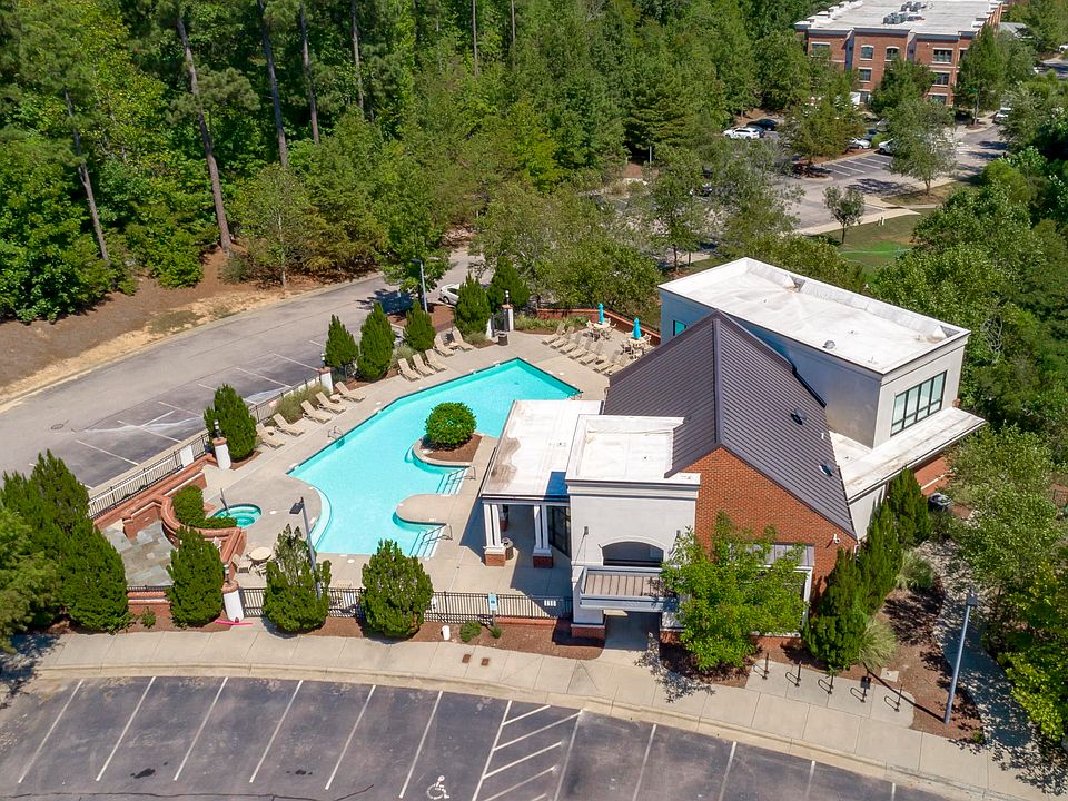 Pool and Clubhouse