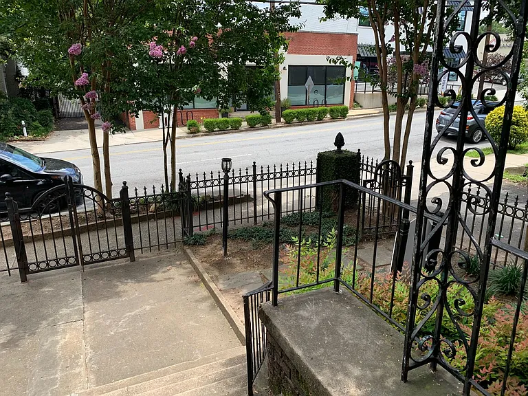 742 Monroe Dr NE — Photo 3