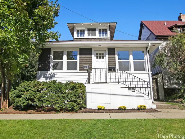 810 Porter St, Waukegan, IL 60085