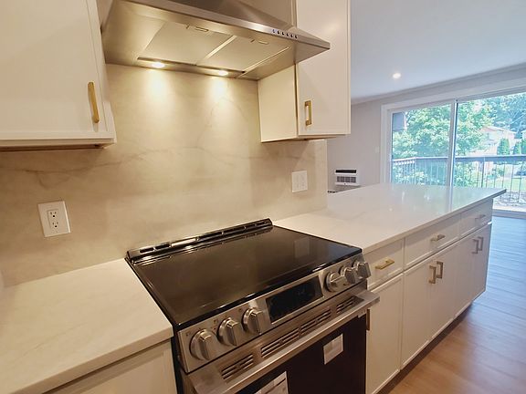 5th image of 85 Riverside Ave APT F7