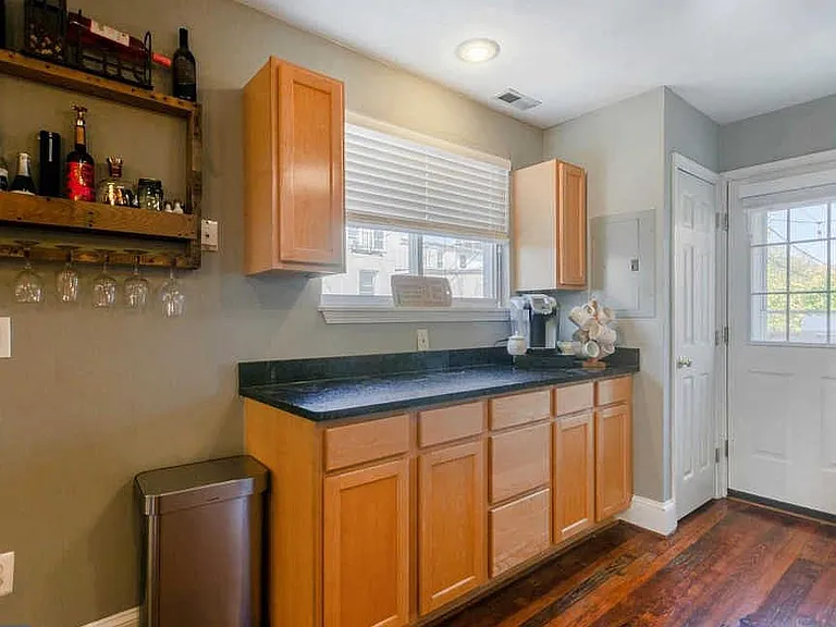 102 E Randall St — Photo 9