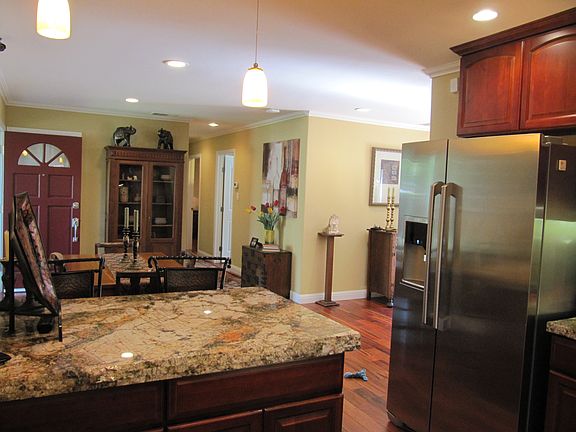 4th image of 373 Richlee Dr