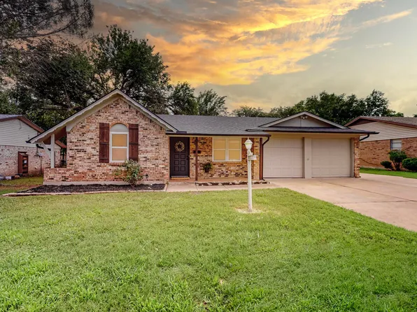 529 NW Chisholm Rd, Burleson, TX 76028