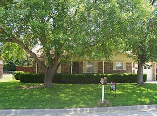 1500 Patricia Dr, Gainesville, TX 76240
