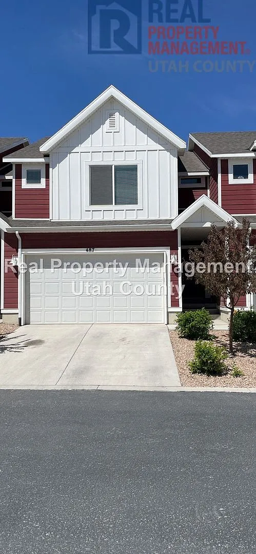 New Lower Price! Pet Friendly Townhouse Plus $500 off first full month rent — Photo 1