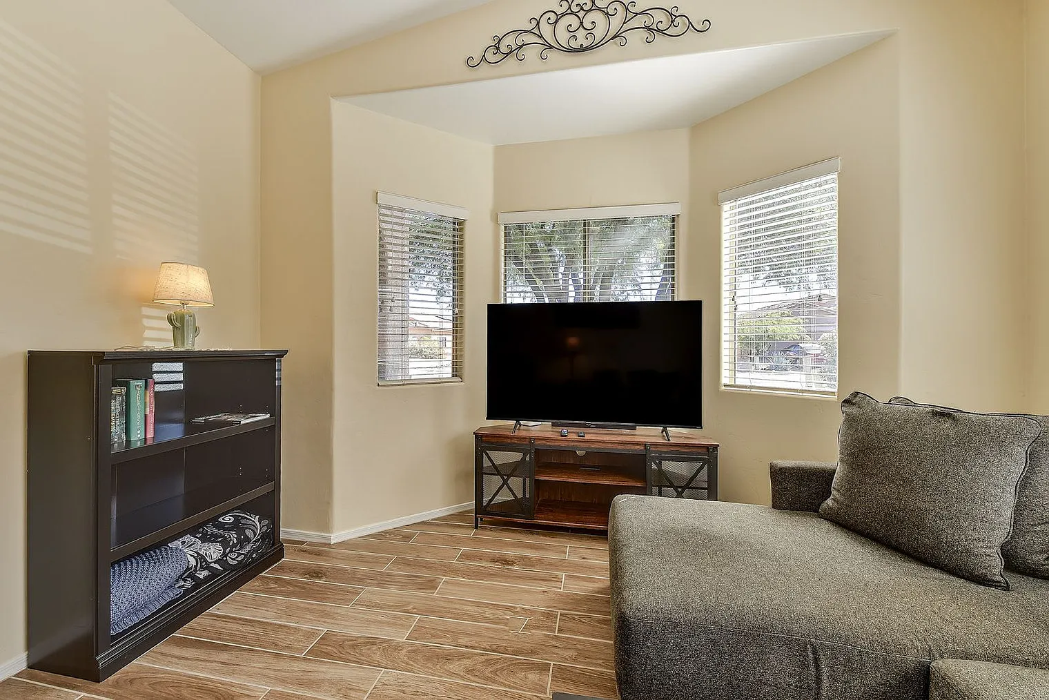 2 bed, 2.0 bath, 1679 sqft, $3,128 — Photo 3
