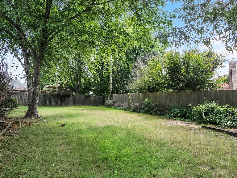 1728 Edgeburg Ln — Photo 17