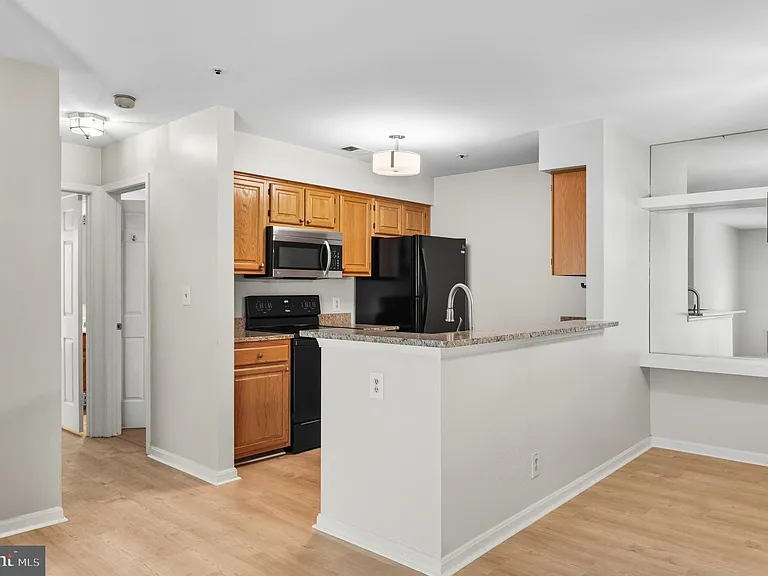 240 S Reynolds St #411 — Photo 18