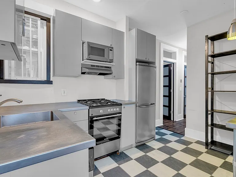 65 Burbank St #14 — Photo 5
