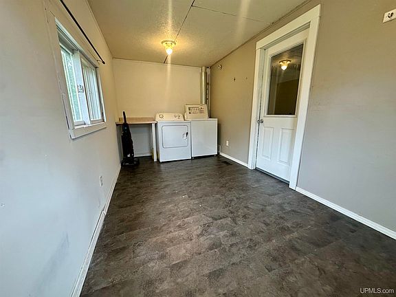5th image of 44155 8th Ave