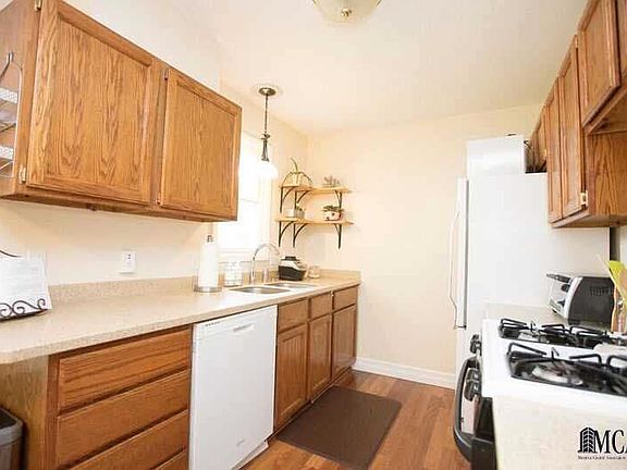5th image of 2450 Oakdale Ave