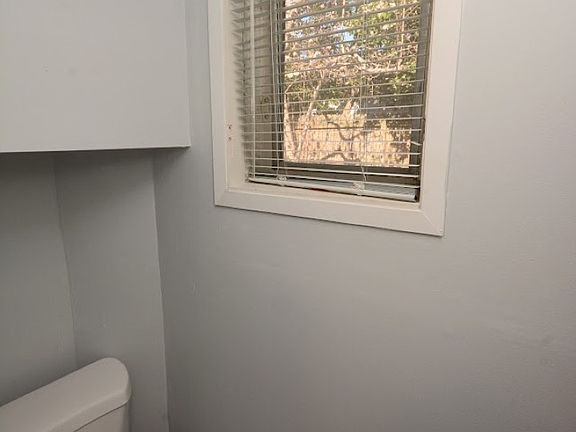 5th image of 8360 Woody Ct