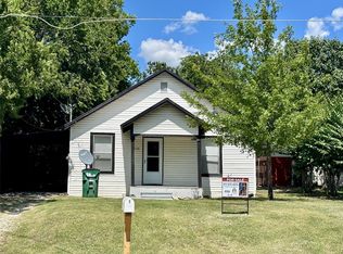 708 Grayson St, Nocona, TX 76255