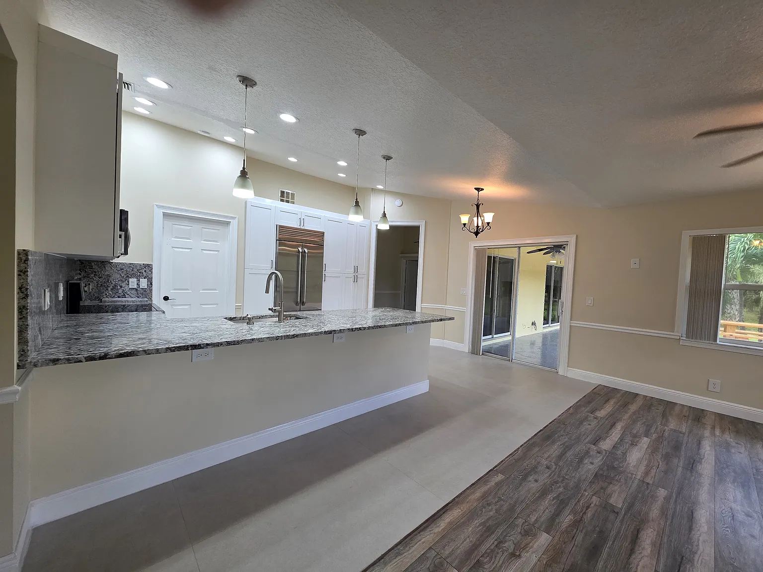 4 bed, 2820 sqft, $4,199 — Photo 2