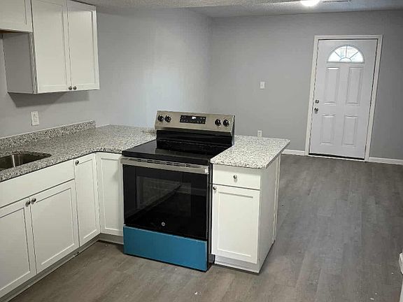 3rd image of 820 Tanner St #820