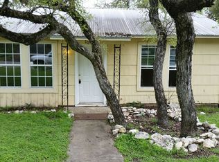 1004 E Bluebonnet Dr, San Marcos, TX 78666