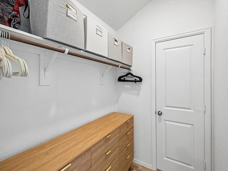 7511 Greenbriar Canyon Ln — Photo 18