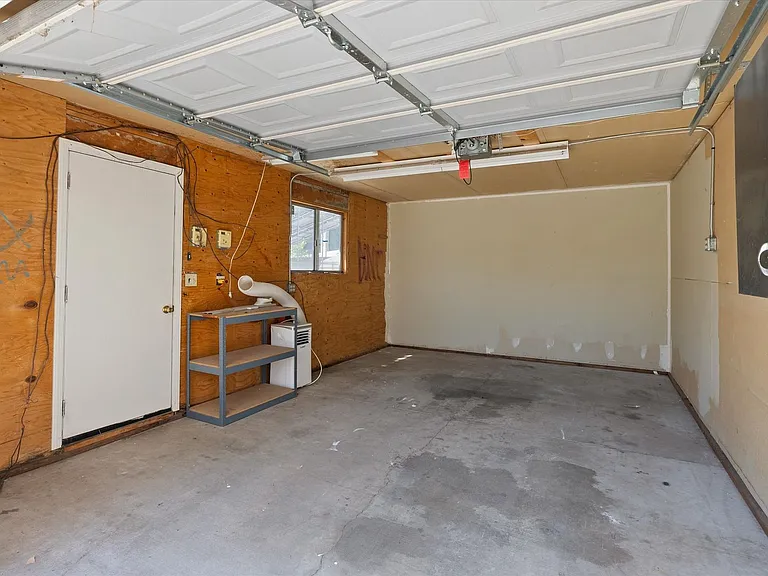319 Maine St — Photo 19