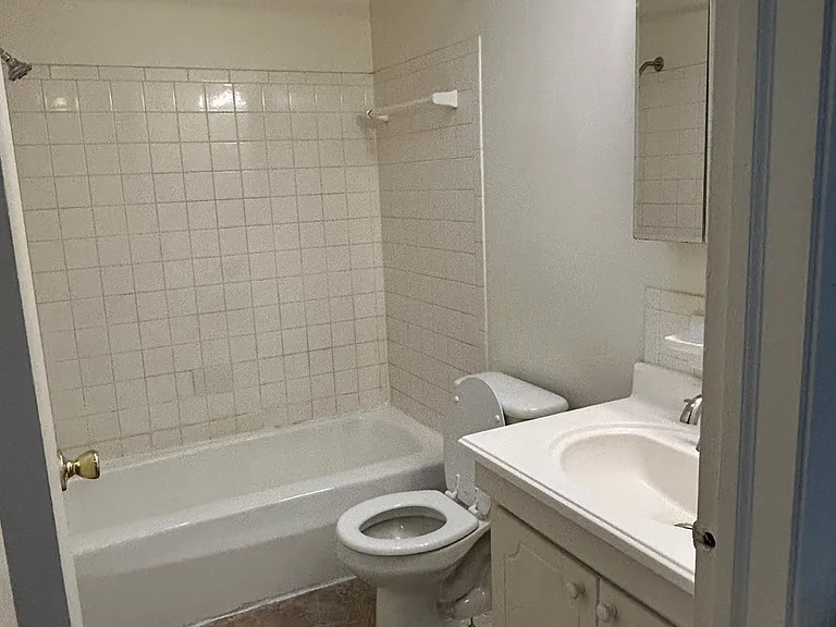Guion Creek Apartments — Photo 18