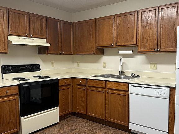 4th image of 14755 Hillcrest Ave