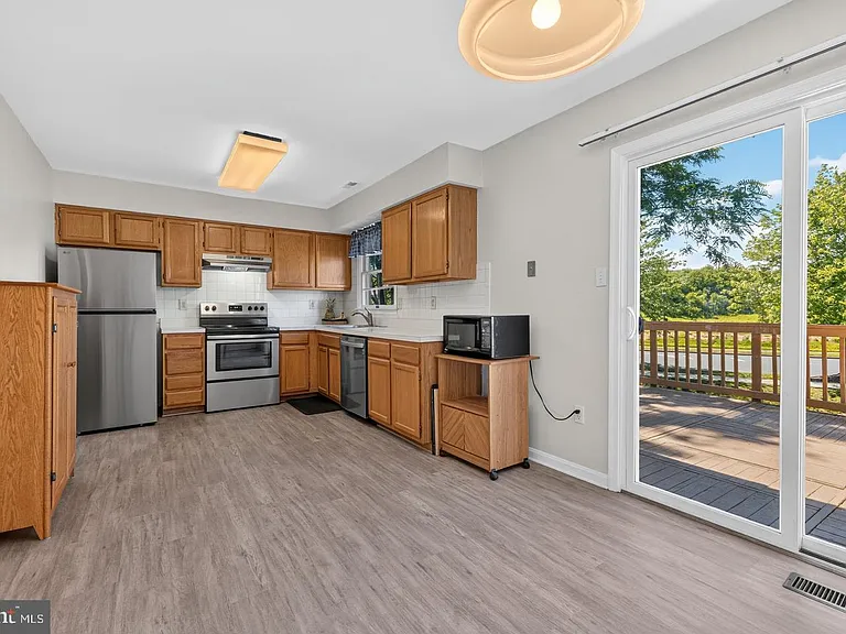 6581 Willard Horine Ct — Photo 8