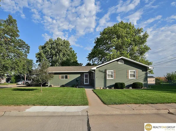 2708 Edgewood Ln, Hastings, NE 68901