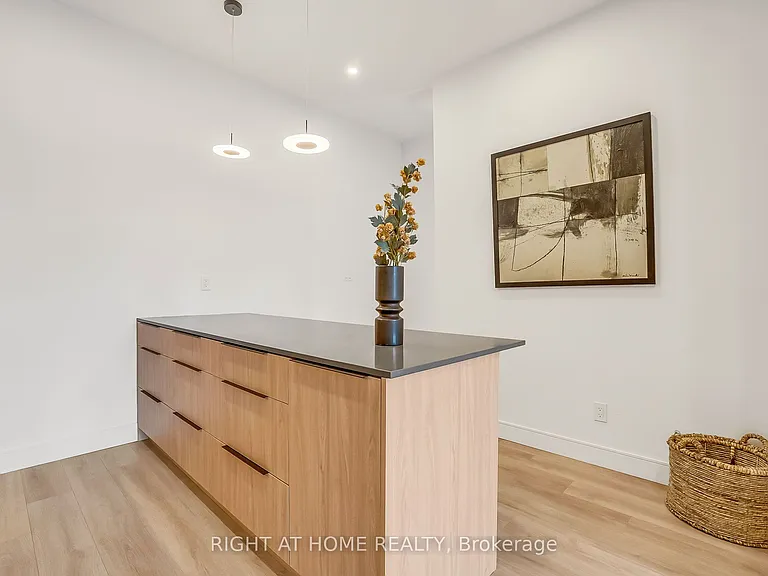 1169 Davenport Rd #2 — Photo 10