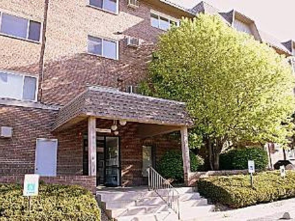 2nd image of 2300 Beau Monde Ter APT 409