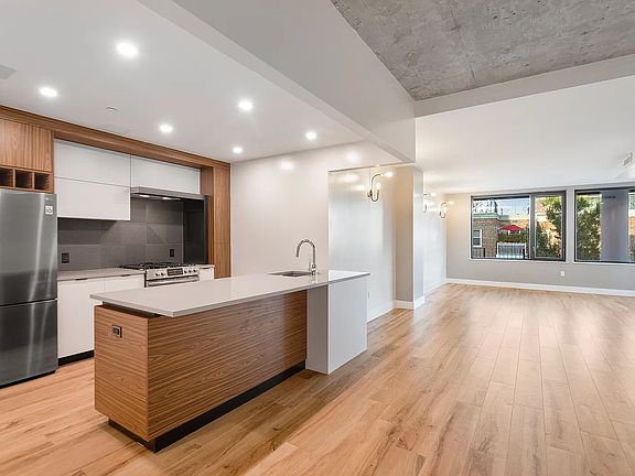 3rd image of 3707 Blackstone Ave #303