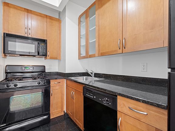 3rd image of 63 Wall St APT 302