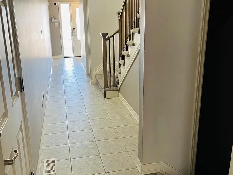 79 Heron St — Photo 2