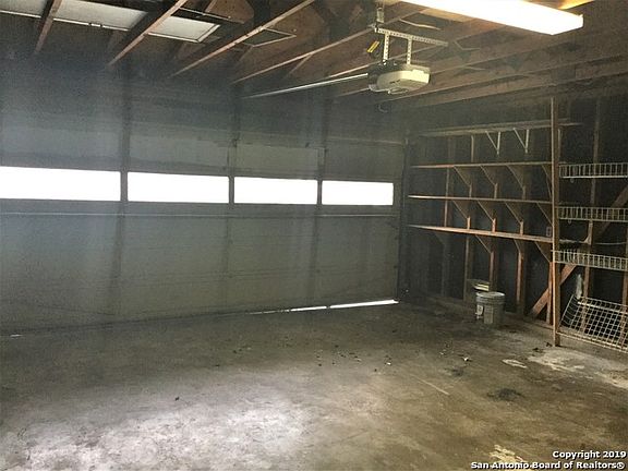 4th image of 611 Coronet St