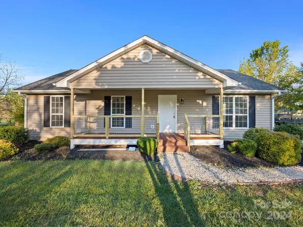 425 E Price St, Hendersonville, NC 28739