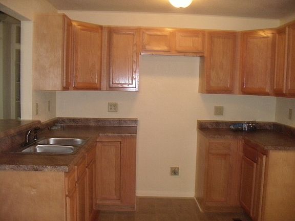 4th image of 1005 Beekman St