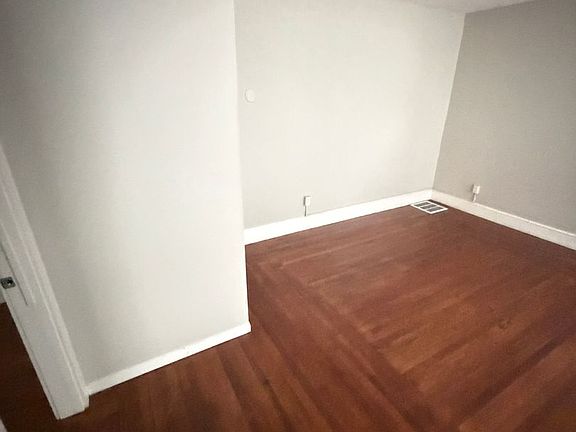 2nd image of 318-320 Howard Ave #320-2