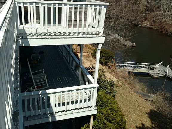 1st & 2nd floor decks with views