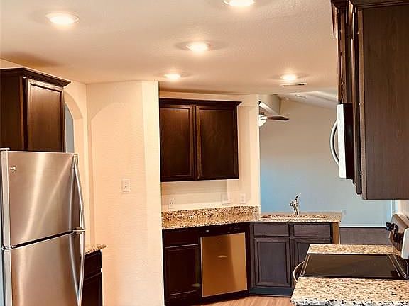 4th image of 328 Spanish Stone Dr