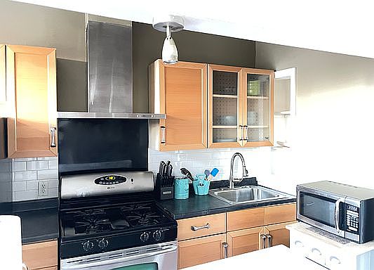 4th image of 552 Putnam Ave Floor 2