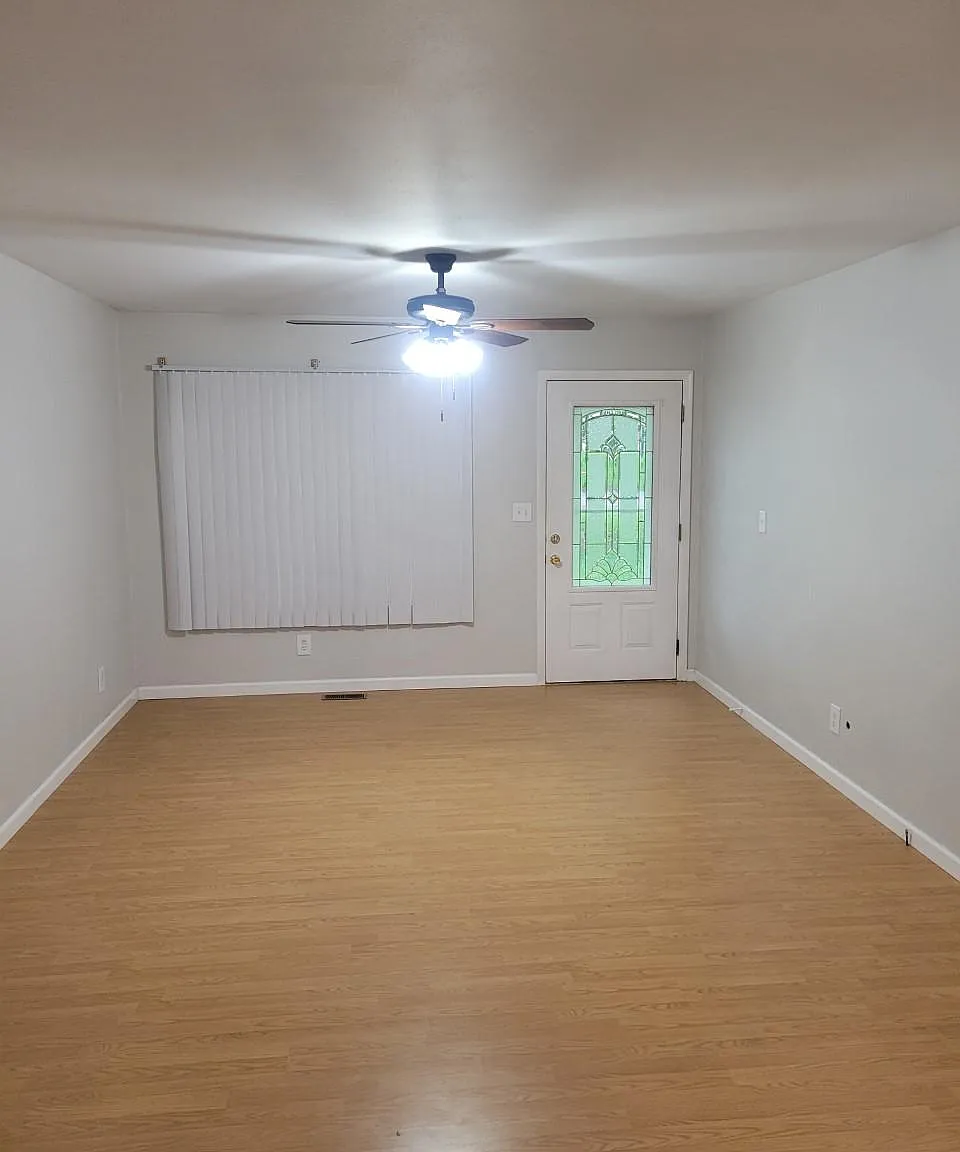 2 bed, 1000 sqft, $1,200 — Photo 2